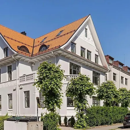 Cozy 3-room In The Embassy District