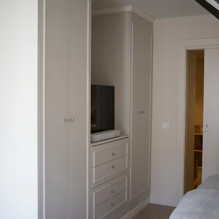 Cozy 3-room In The Embassy District *